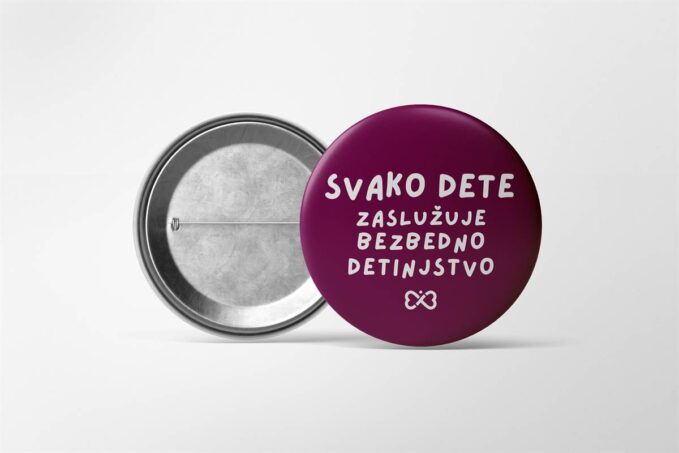 Bedž “Svako dete zaslužuje bezbedno detinjstvo” lila