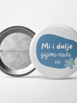 Bedž “Mi i dalje gajimo nadu” plava